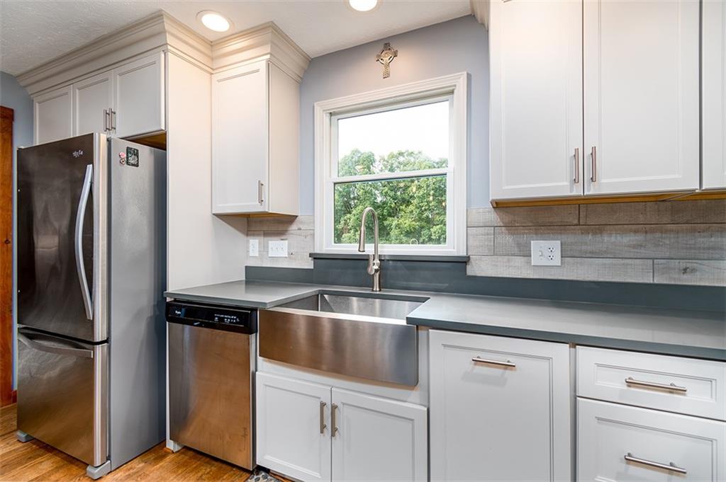 154 Holl Road Cabot, PA 16023 - Photo 10 of 25