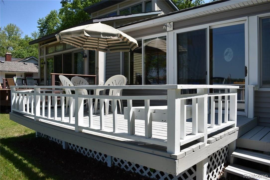 9263 Mcgregor Road Pinckney, MI 48169 - Photo 17 of 24 16 DECK.JPG