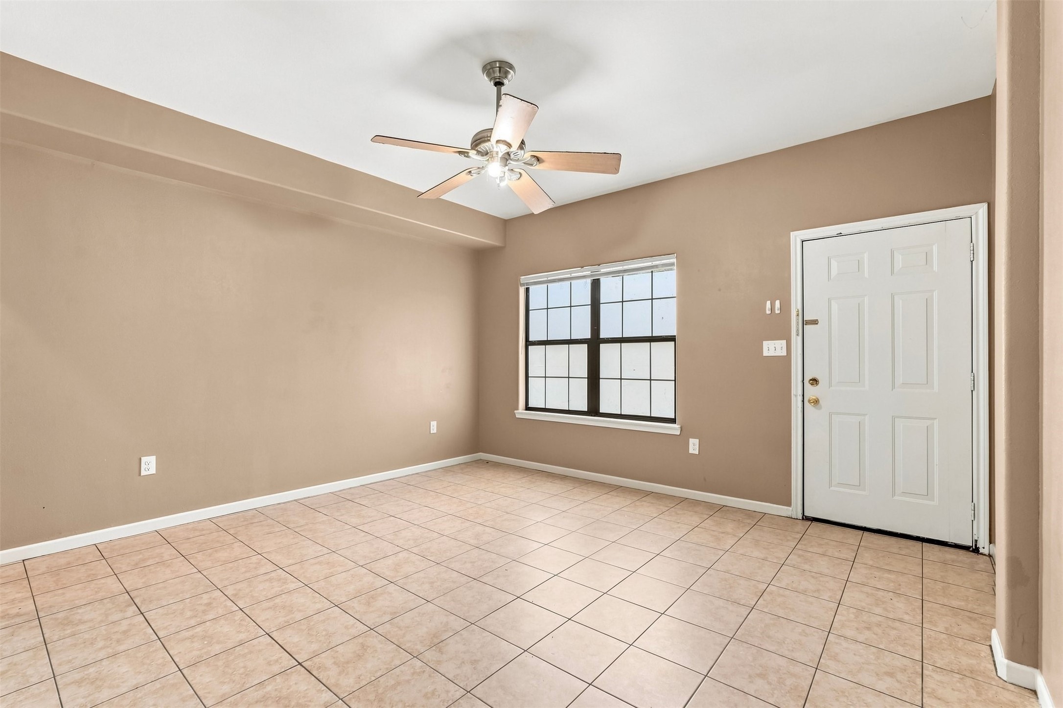 1718 Roxella Street, Unit B Houston, TX 77093 - Photo 5 of 24 Gallery Image 5