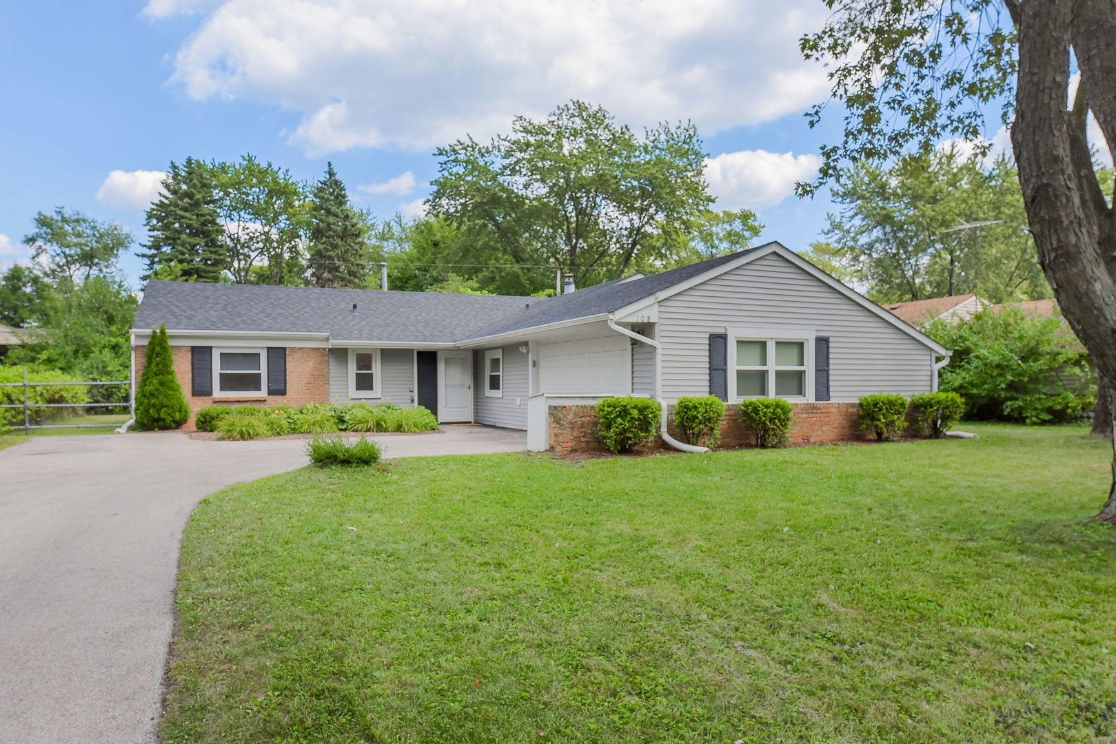 108 Oxford Road Bolingbrook, IL 60440 - Photo 1 of 13