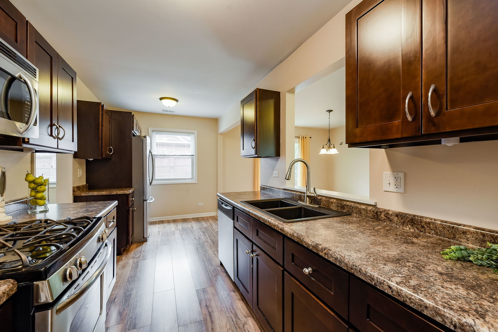 108 Oxford Road Bolingbrook, IL 60440 - Photo 4 of 13
