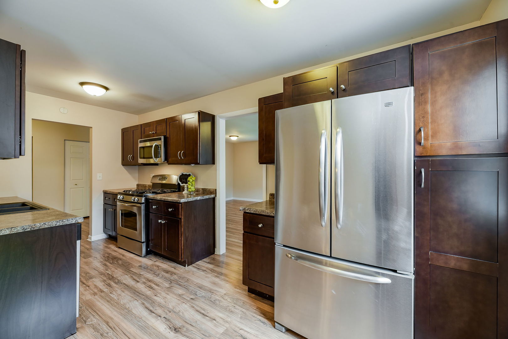 108 Oxford Road Bolingbrook, IL 60440 - Photo 5 of 13