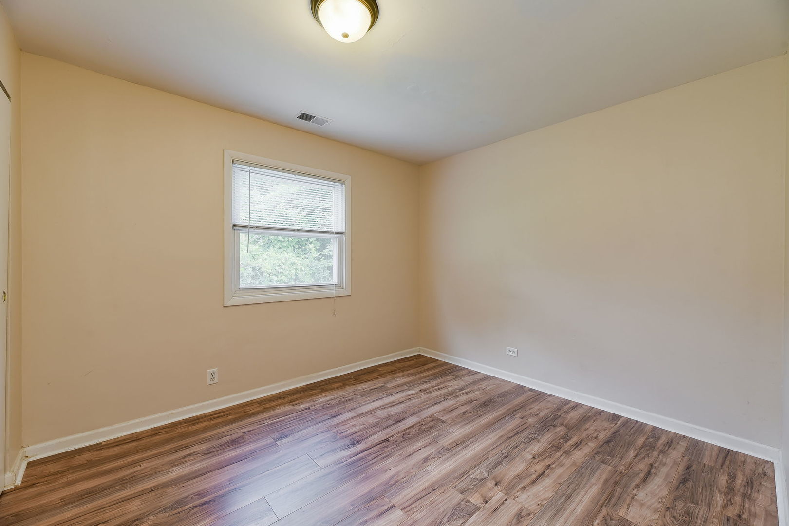 108 Oxford Road Bolingbrook, IL 60440 - Photo 9 of 13