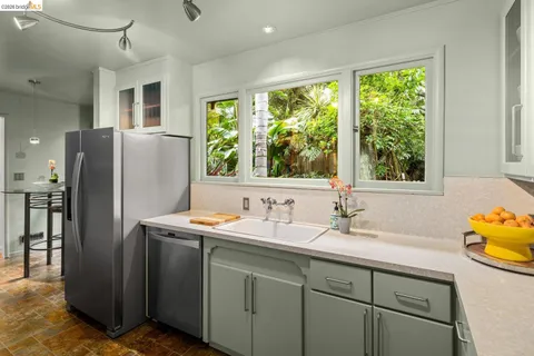 $1,398,000 | 10 Burdeck Court, Oakland, CA 94602