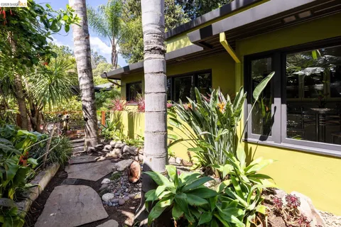 $1,398,000 | 10 Burdeck Court, Oakland, CA 94602