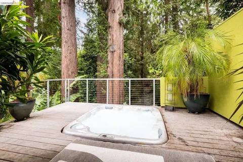 $1,398,000 | 10 Burdeck Court, Oakland, CA 94602