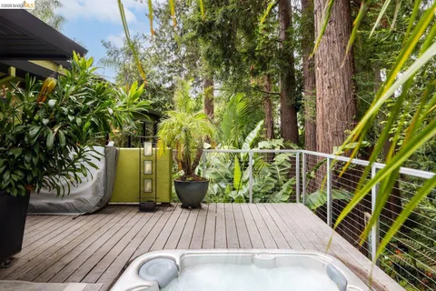 $1,398,000 | 10 Burdeck Court, Oakland, CA 94602