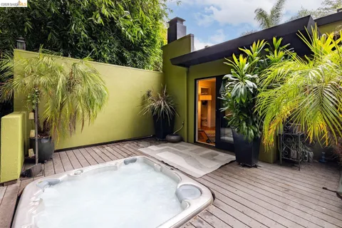 $1,398,000 | 10 Burdeck Court, Oakland, CA 94602