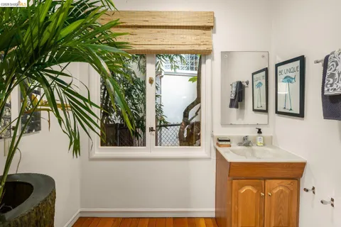 $1,398,000 | 10 Burdeck Court, Oakland, CA 94602