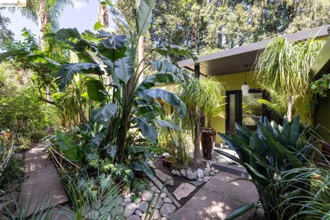 $1,398,000 | 10 Burdeck Court, Oakland, CA 94602