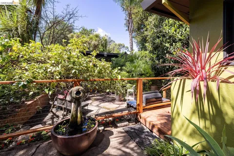 $1,398,000 | 10 Burdeck Court, Oakland, CA 94602