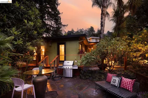 $1,398,000 | 10 Burdeck Court, Oakland, CA 94602