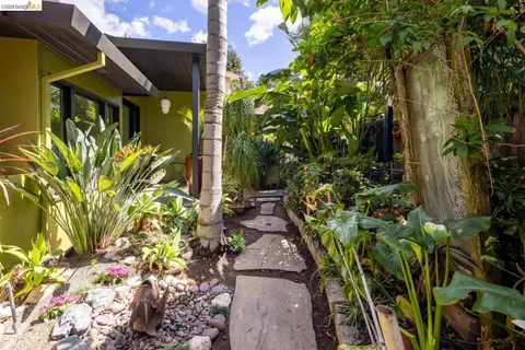 $1,398,000 | 10 Burdeck Court, Oakland, CA 94602