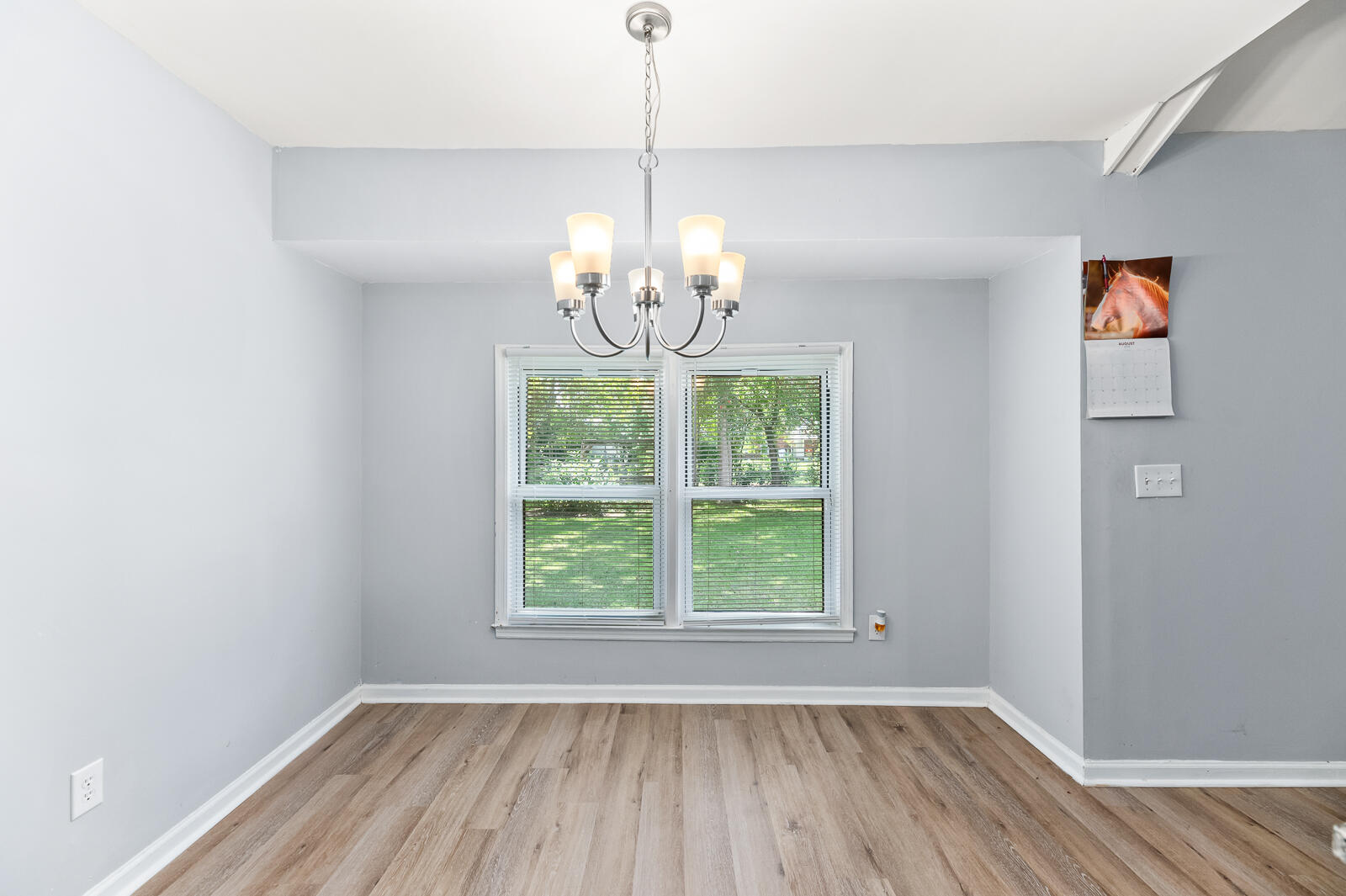 812 Beauregard Road Summerville, SC 29486 - Photo 5 of 14 812 Beauregard Rd 6 of 22