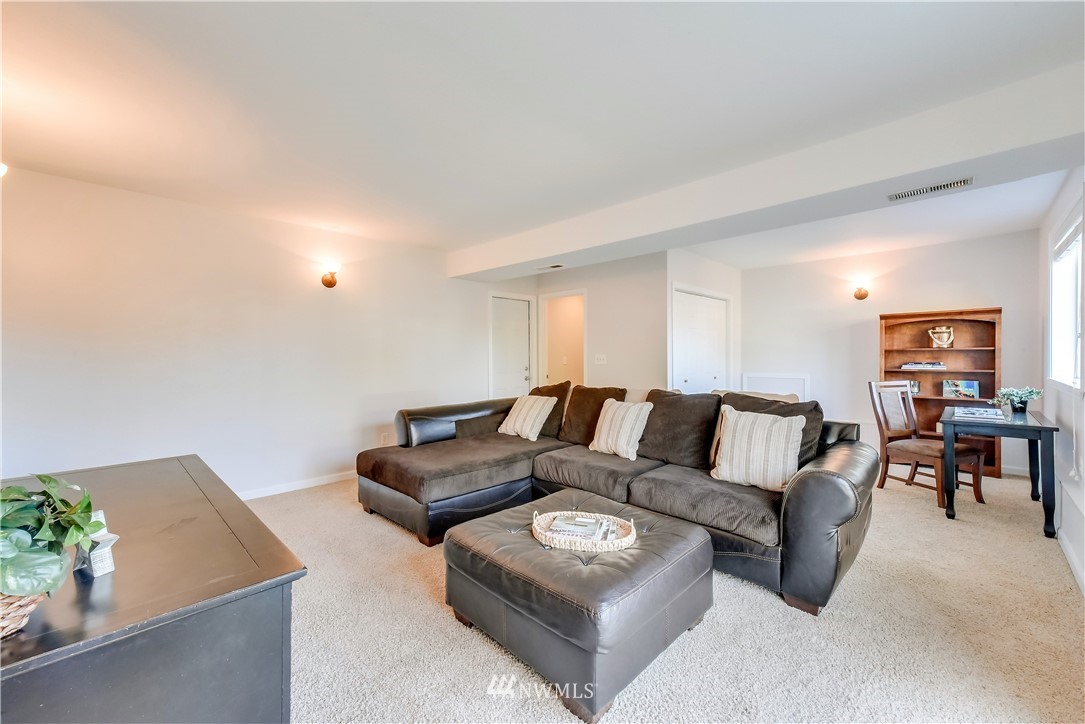 2206 Northeast 23rd Street Renton, WA 98056 - Photo 11 of 22 Gallery Image 11