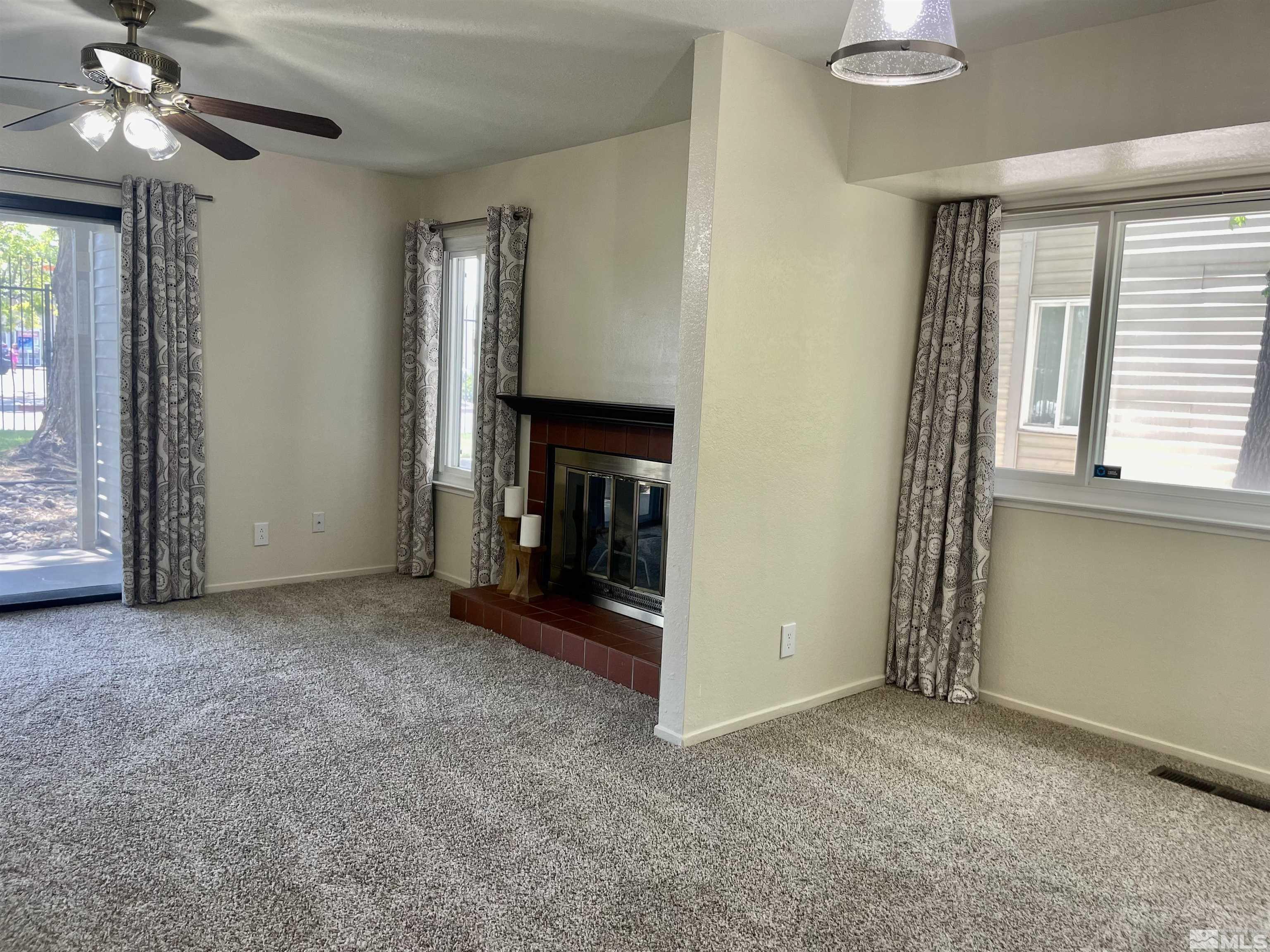 2382 Roundhouse Road Sparks, NV 89431 - Photo 5 of 26 Photo 5