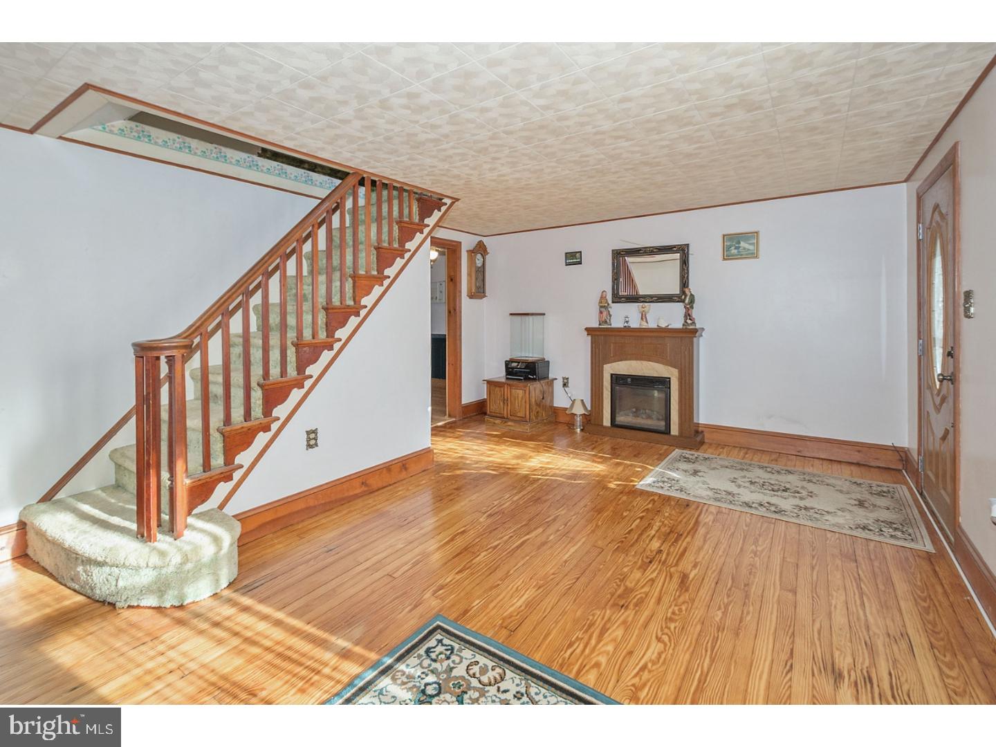 614 West Orvilla Road Hatfield, PA 19440 - Photo 3 of 25 Living Room