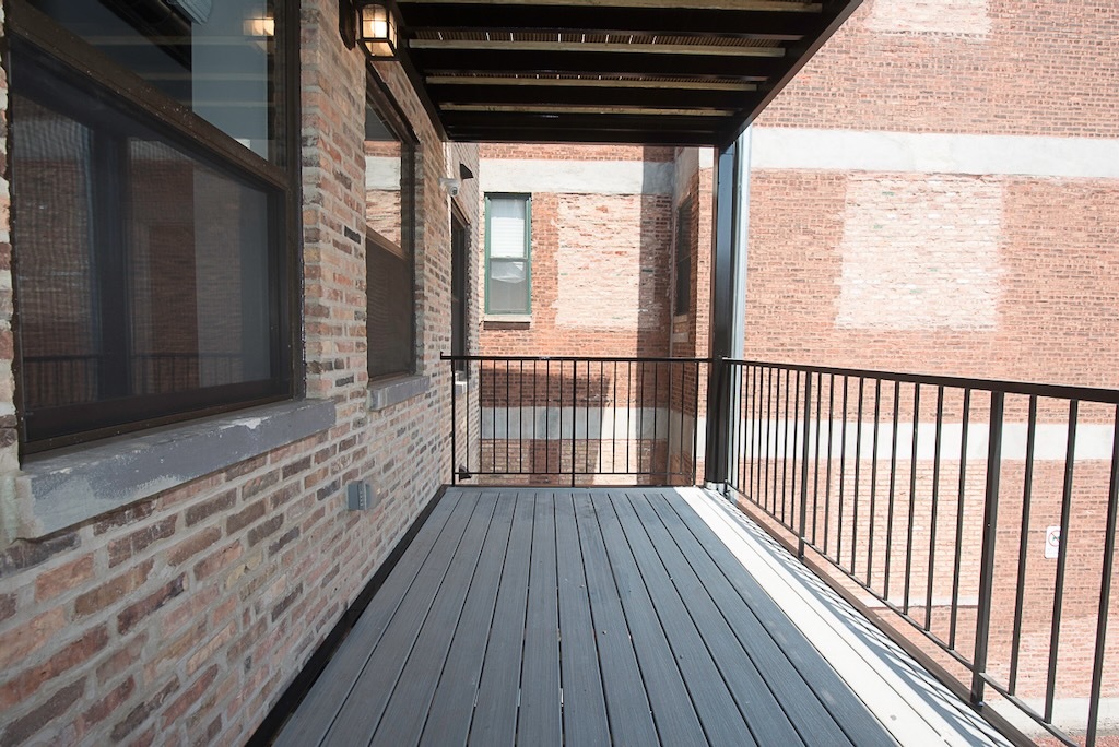 4117 South Michigan Avenue, Unit 2N Chicago, IL 60653 - Photo 19 of 20 a view of wooden balcony