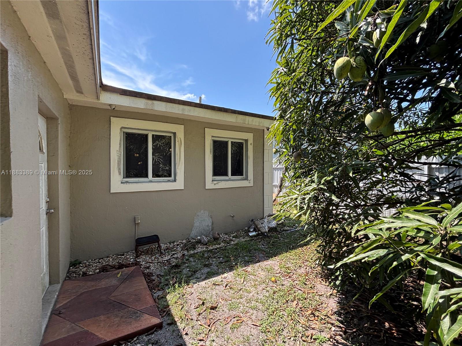 Biscayne Gardens Miami, FL 33167 - Photo 3 of 8