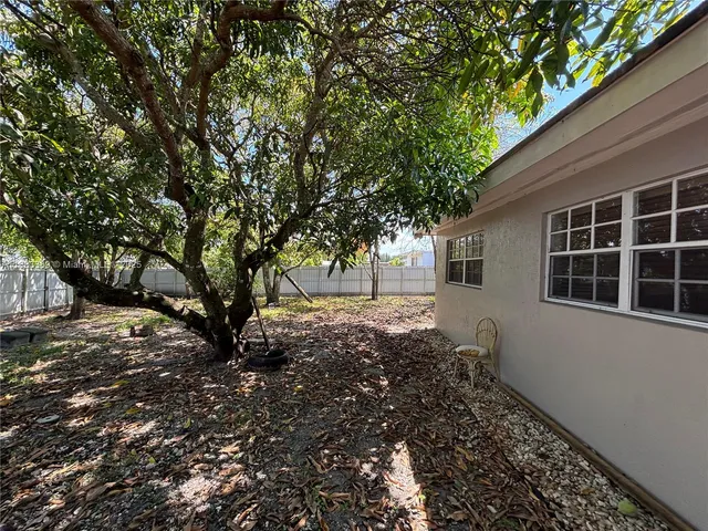 $585,000 | Biscayne Gardens, Miami, FL 33167