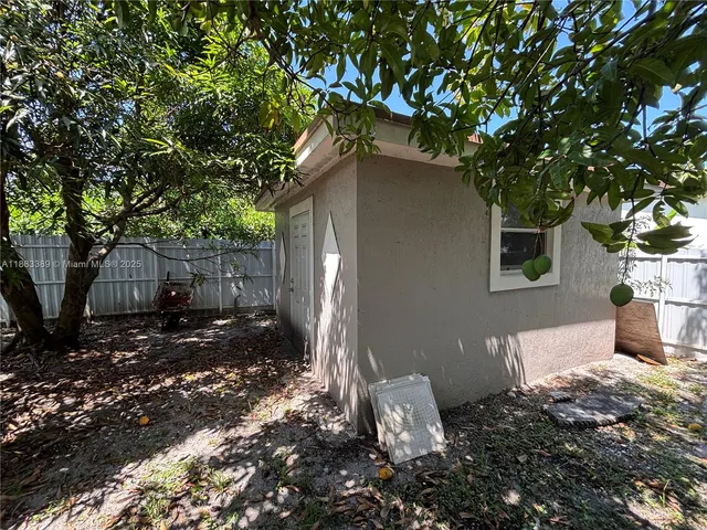 $585,000 | Biscayne Gardens, Miami, FL 33167