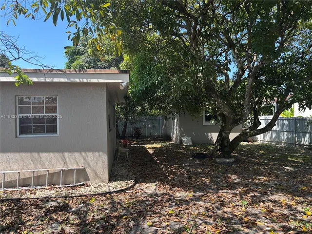 $585,000 | Biscayne Gardens, Miami, FL 33167