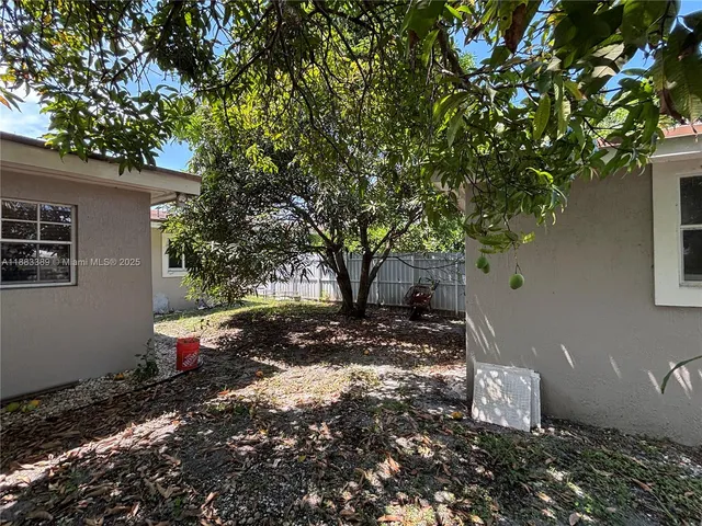 $585,000 | Biscayne Gardens, Miami, FL 33167