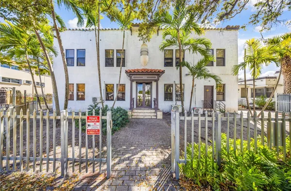 $4,200,000 | 2000 Monroe Street, Hollywood, FL 33020