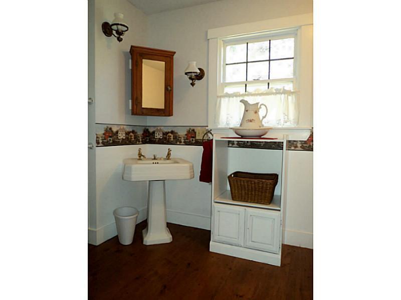 351 Washington Road Waldoboro, ME 04572 - Photo 7 of 15 Bathroom.