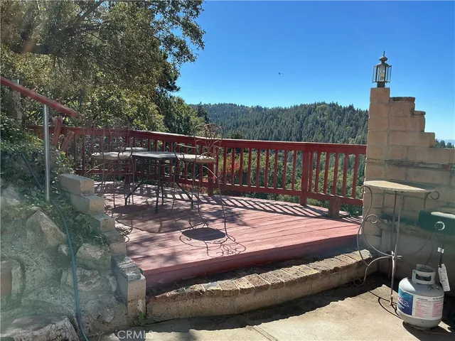 a view of a house with a tree