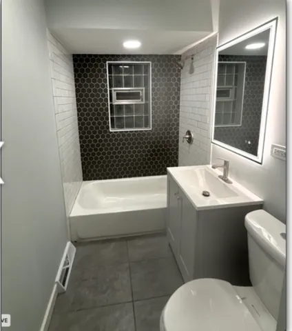 $300,000 | 10030 South Luella Avenue, Chicago, IL 60617