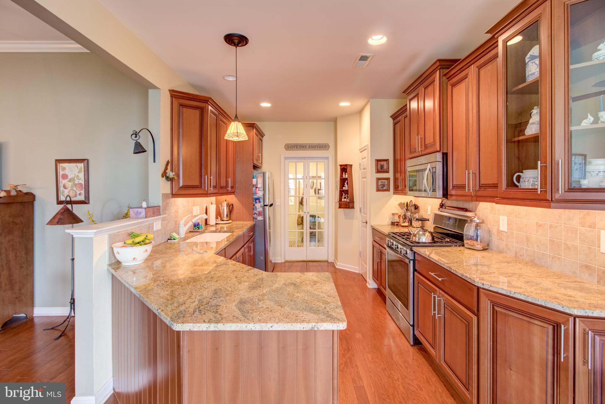 302 Willow Drive Newtown, PA 18940 - Photo 10 of 46 Kitchen