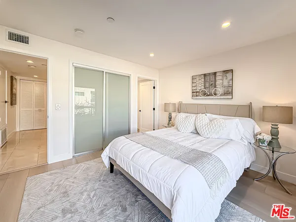 $8,499 | 1133 5th Street, Unit 301, Santa Monica, CA 90403
