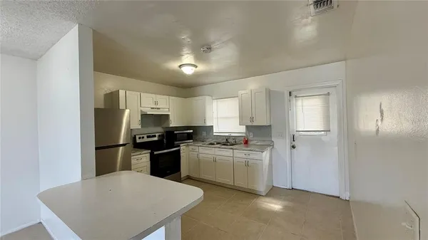 $1,200 | 325 West Pierce Street, Unit 2, Lake Alfred, FL 33850