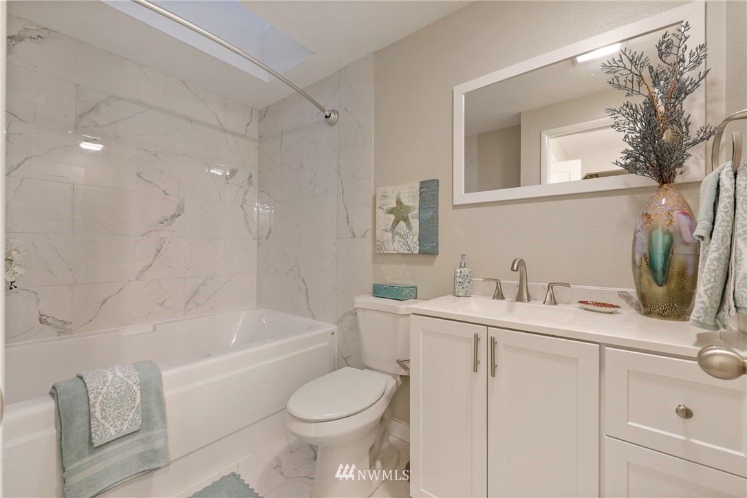 2702 Allen Road Southeast Olympia, WA 98501 - Photo 22 of 37 a bathroom with a toilet sink and bathtub