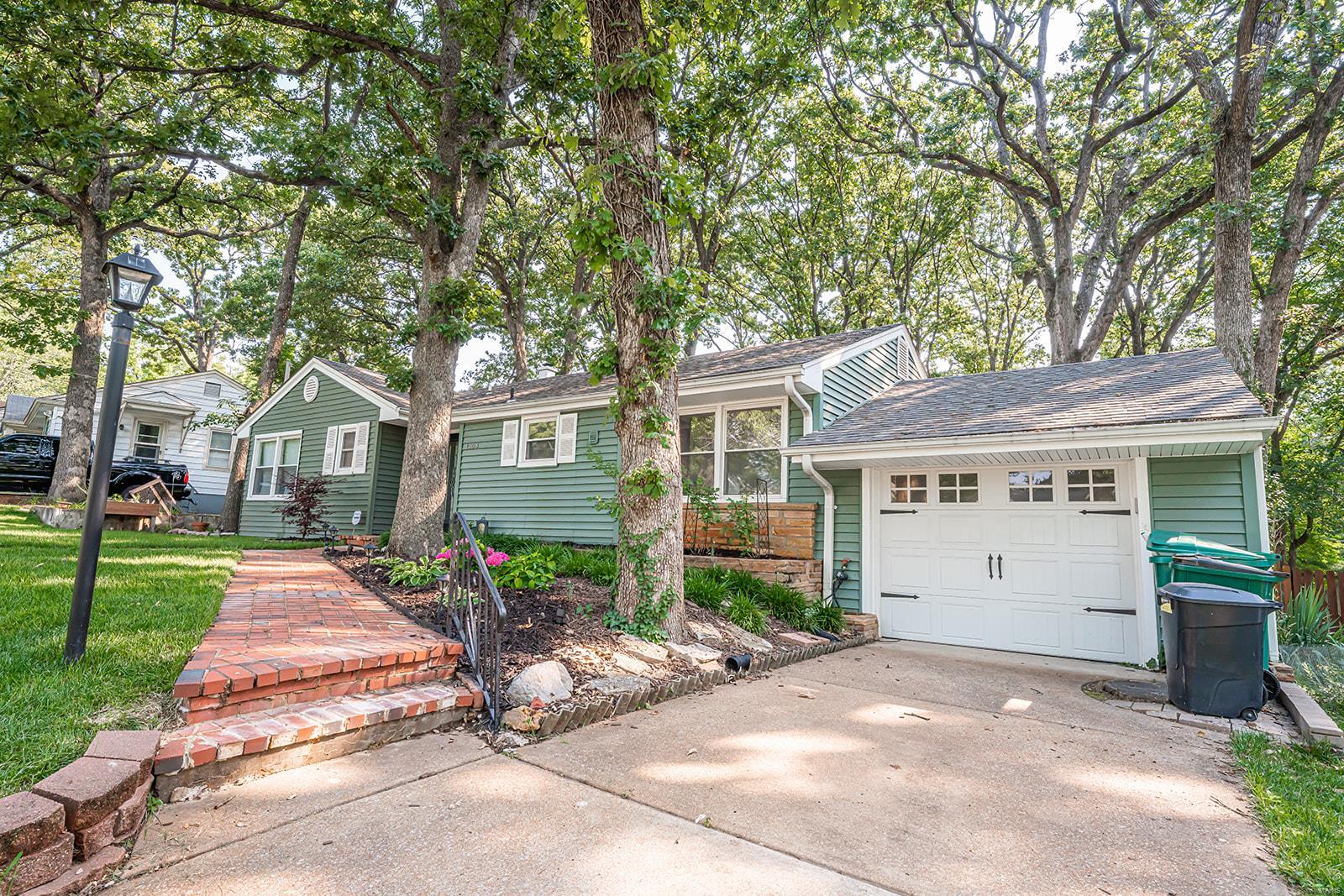 1408 Grant Road Webster Groves, MO 63119 - Photo 3 of 51 Gallery Image 3