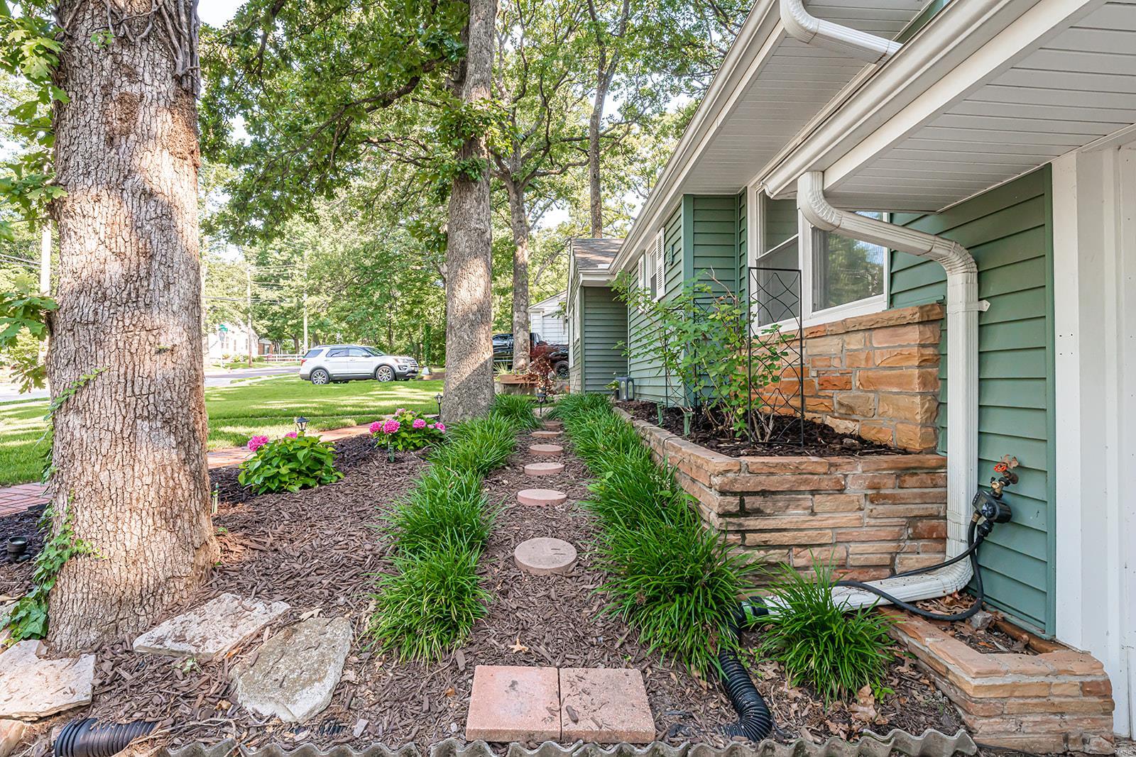 1408 Grant Road Webster Groves, MO 63119 - Photo 4 of 51 Gallery Image 4
