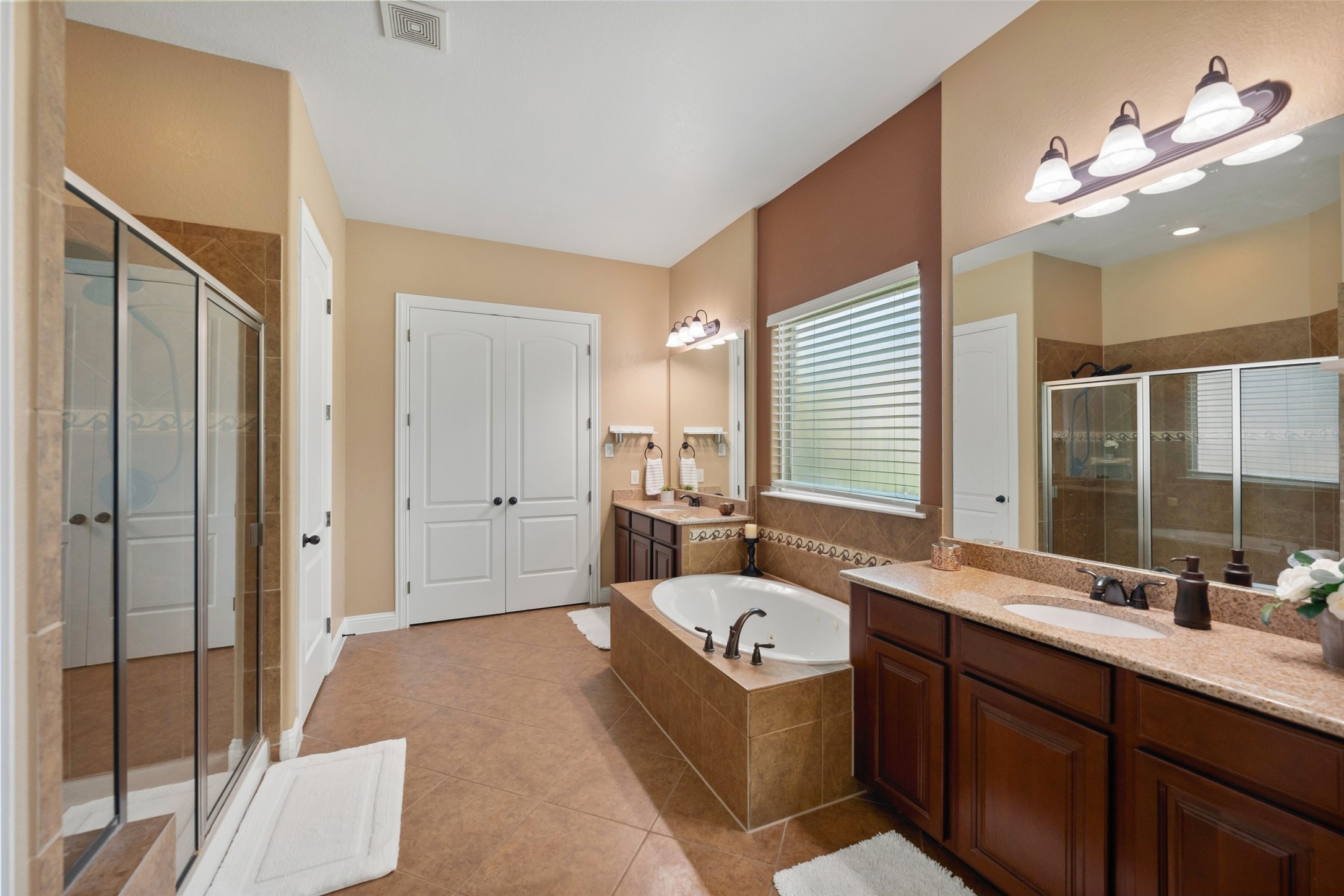 5 Copper Cove Conroe, TX 77304 - Photo 17 of 37 Gallery Image 17