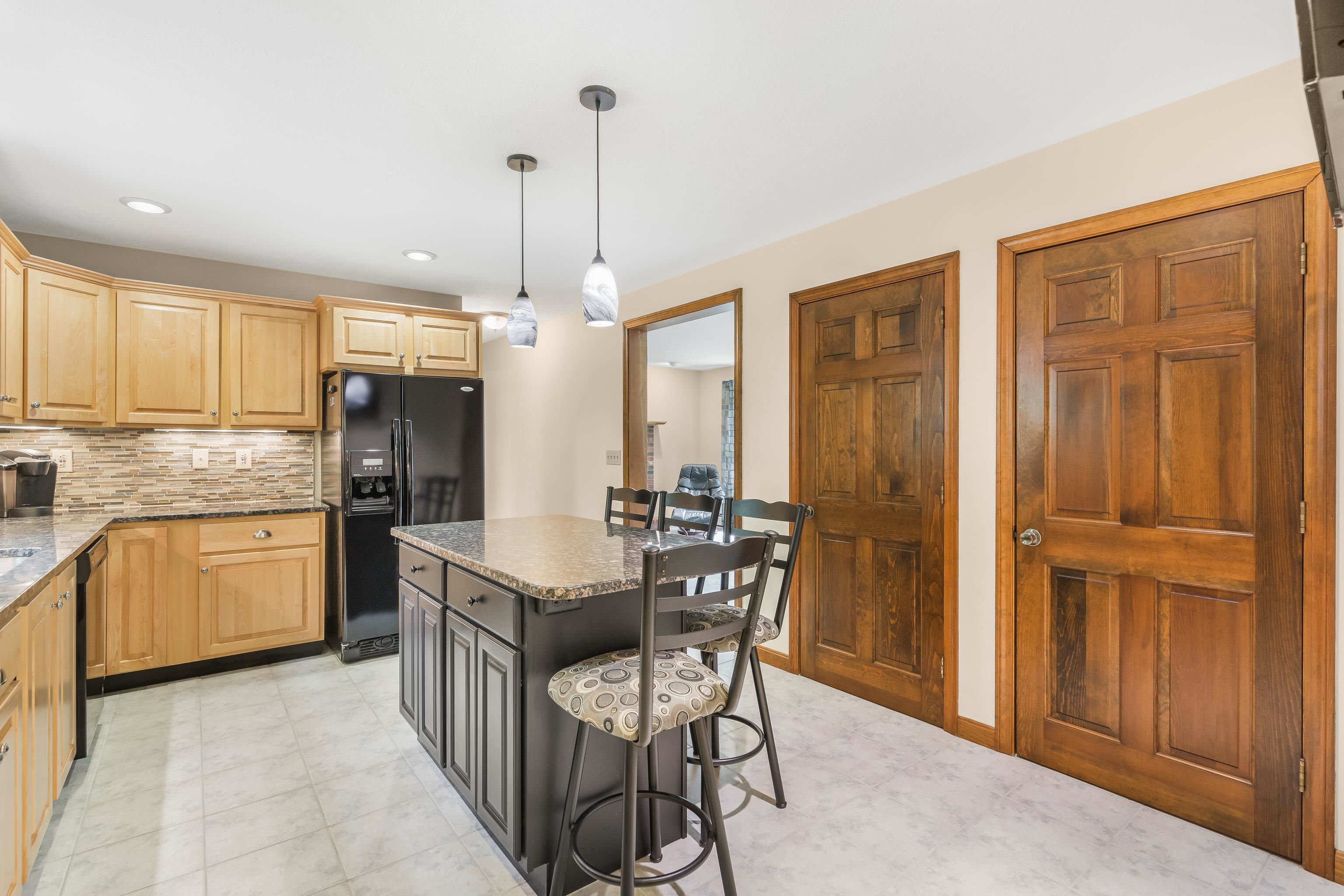 33 New Merrimack Road Bedford, NH 03110 - Photo 8 of 40