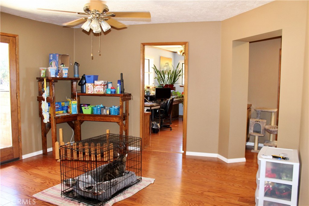 945 Nielson Road Pinon Hills, CA 92372 - Photo 13 of 51 Dining area