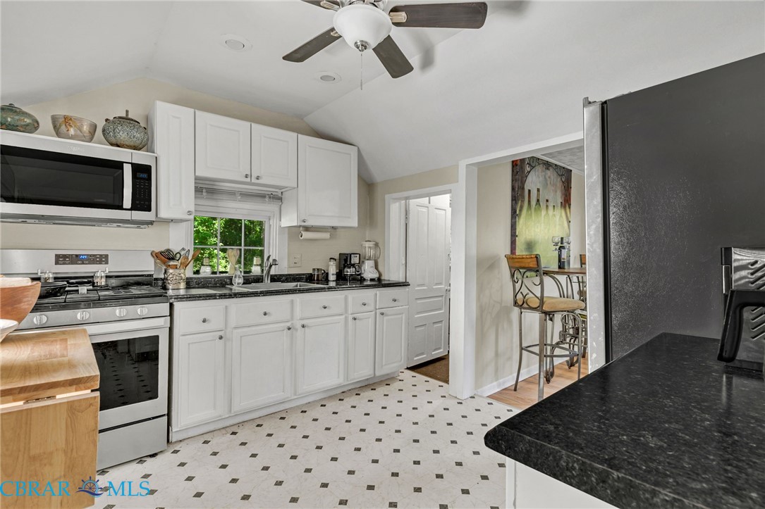 160 Holly Point Road Mathews, VA 23109 - Photo 14 of 41