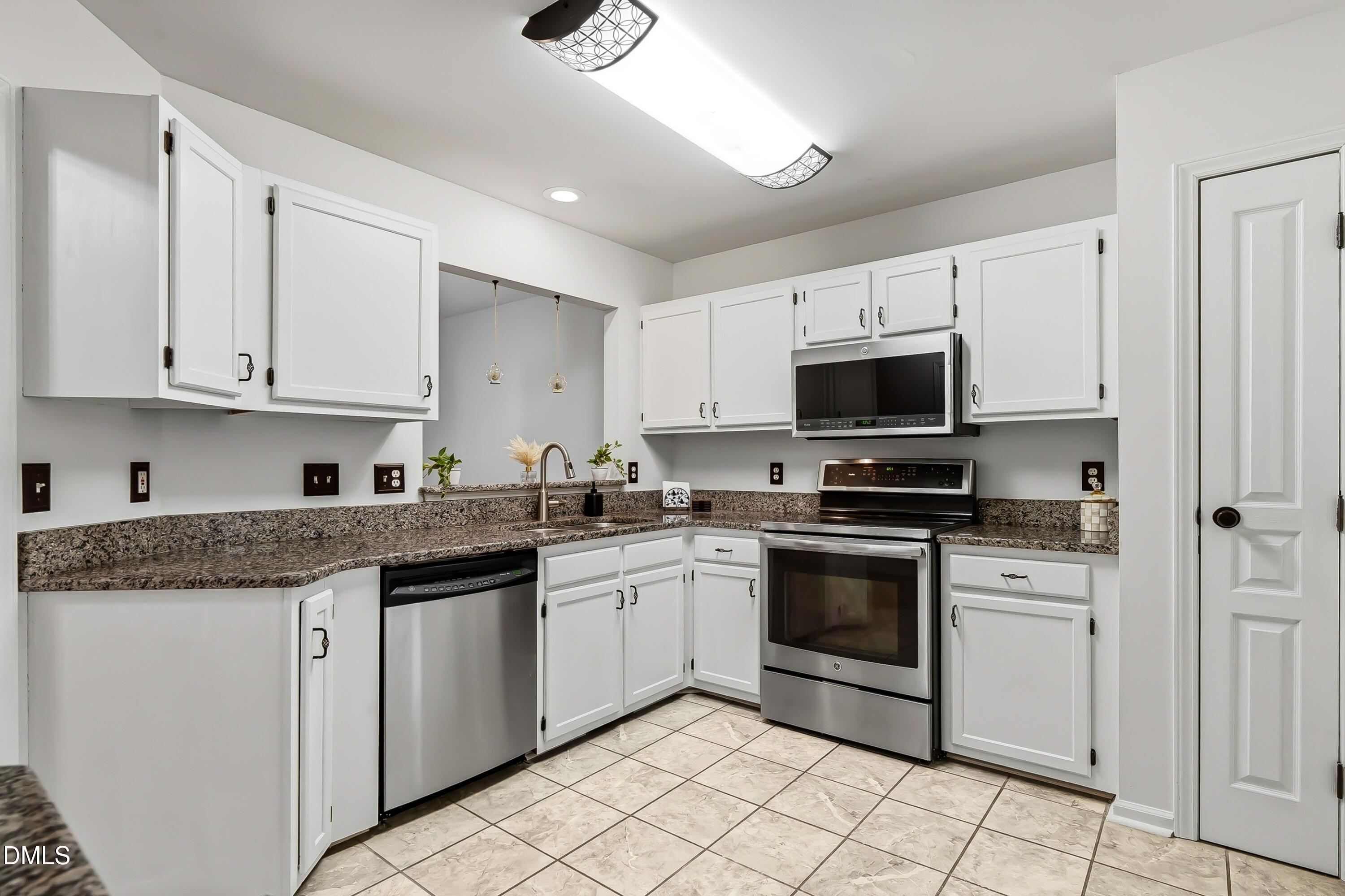 6026 Epping Forest Drive Raleigh, NC 27613 - Photo 6 of 46 Kitchen