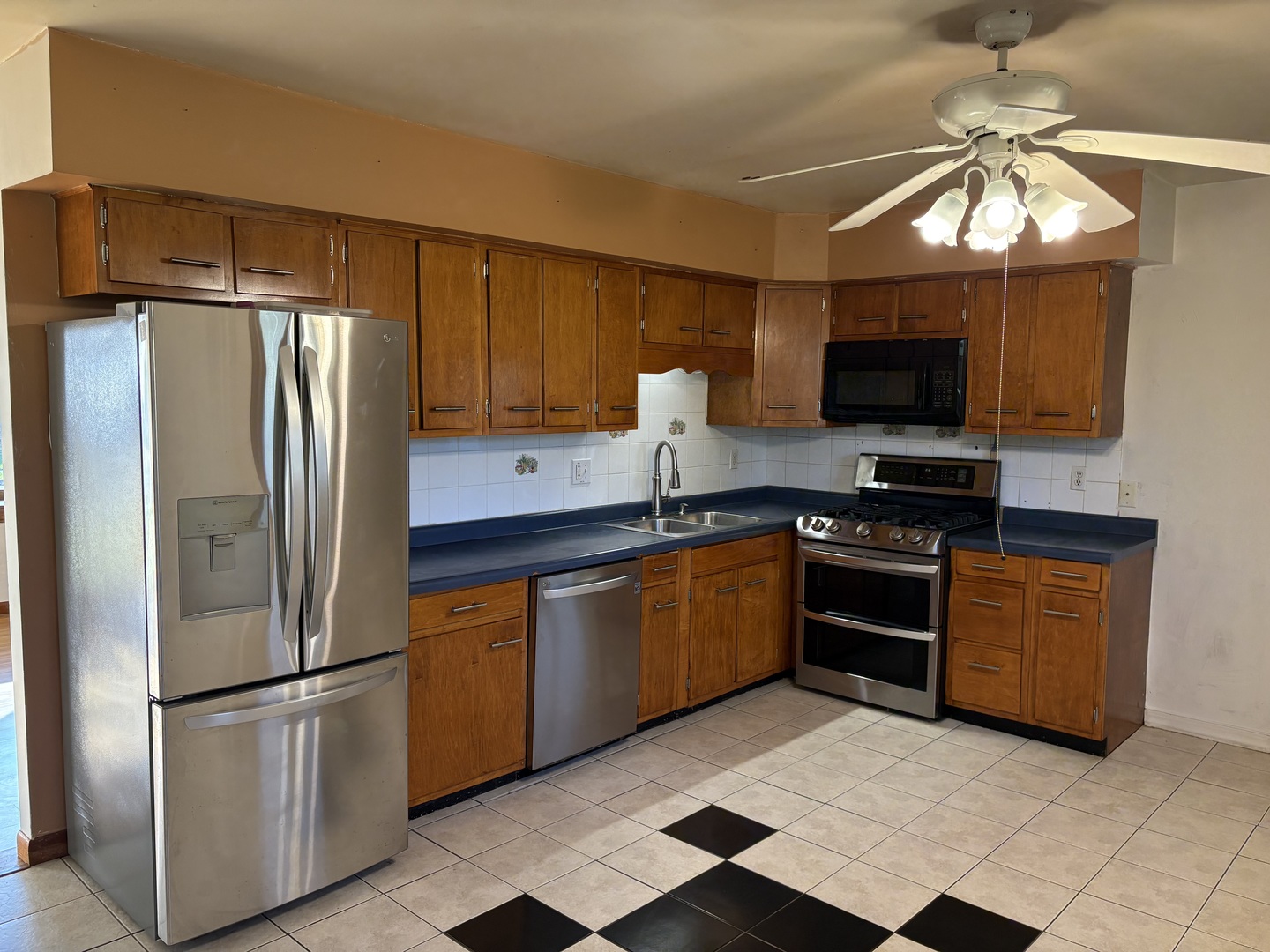 411 Phyllis Avenue Rochelle, IL 61068 - Photo 7 of 26 a kitchen with stainless steel appliances granite countertop a refrigerator a stove a sink and a microwave