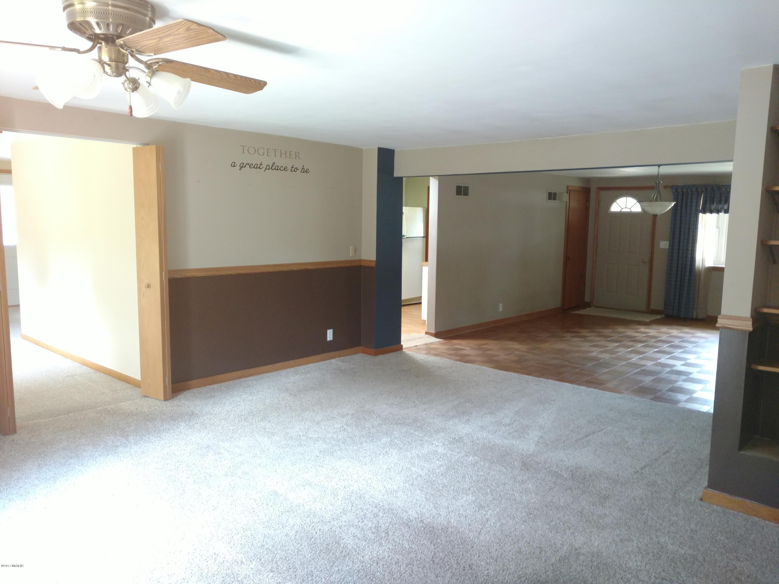 405 West Gilson Street Edmore, MI 48829 - Photo 4 of 16 IMG_20170717_123616437