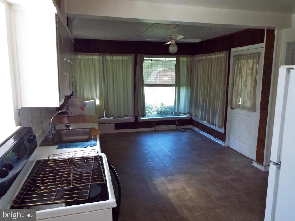 1645 Robin Road Lebanon, PA 17042 - Photo 3 of 14 Gallery Image 3