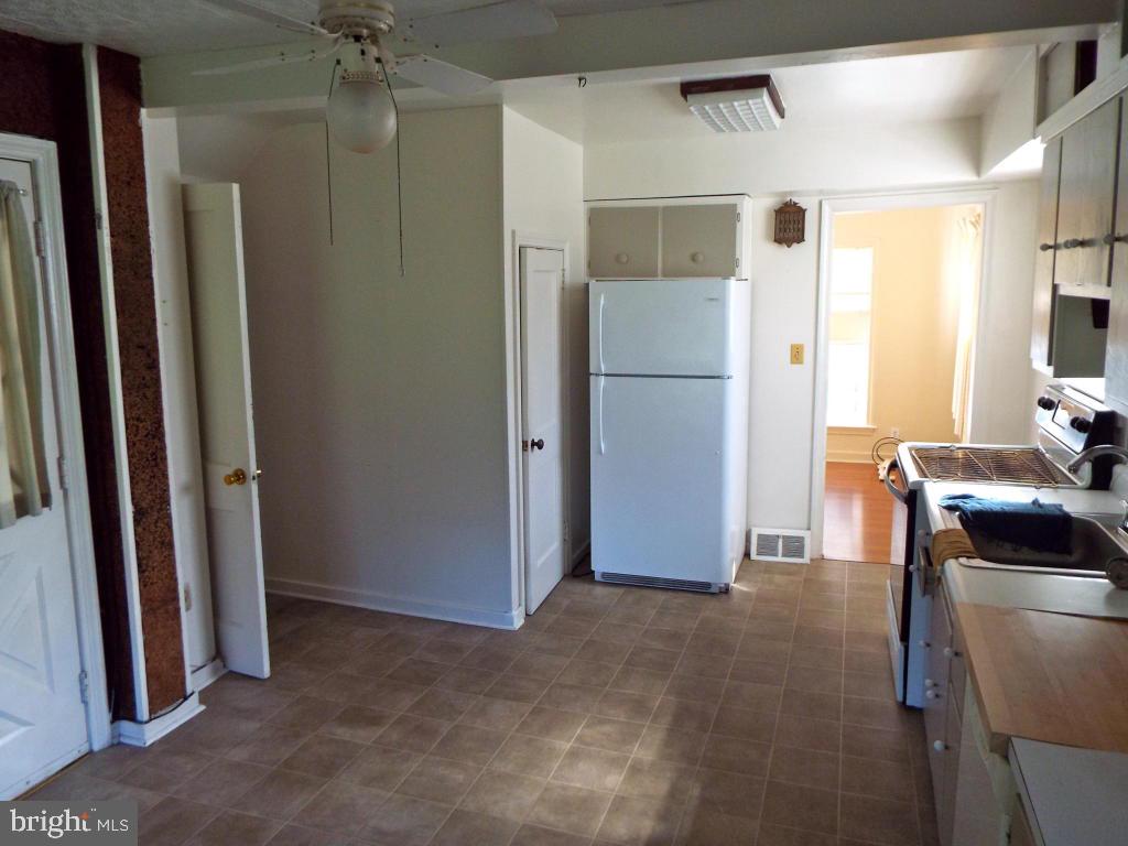 1645 Robin Road Lebanon, PA 17042 - Photo 4 of 14 Gallery Image 4