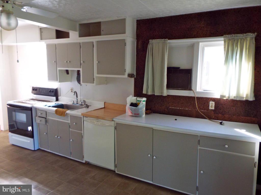1645 Robin Road Lebanon, PA 17042 - Photo 5 of 14 Gallery Image 5