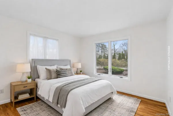 $875,000 | 4 Carols Way, Hampton Bays, NY 11946