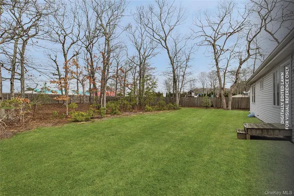 $875,000 | 4 Carols Way, Hampton Bays, NY 11946