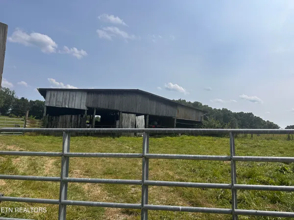 $599,900 | 187 Van Huss Road, Rose Hill, VA 24281